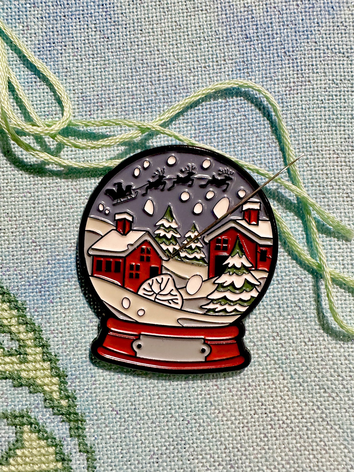 Christmas Snow globe Needleminder