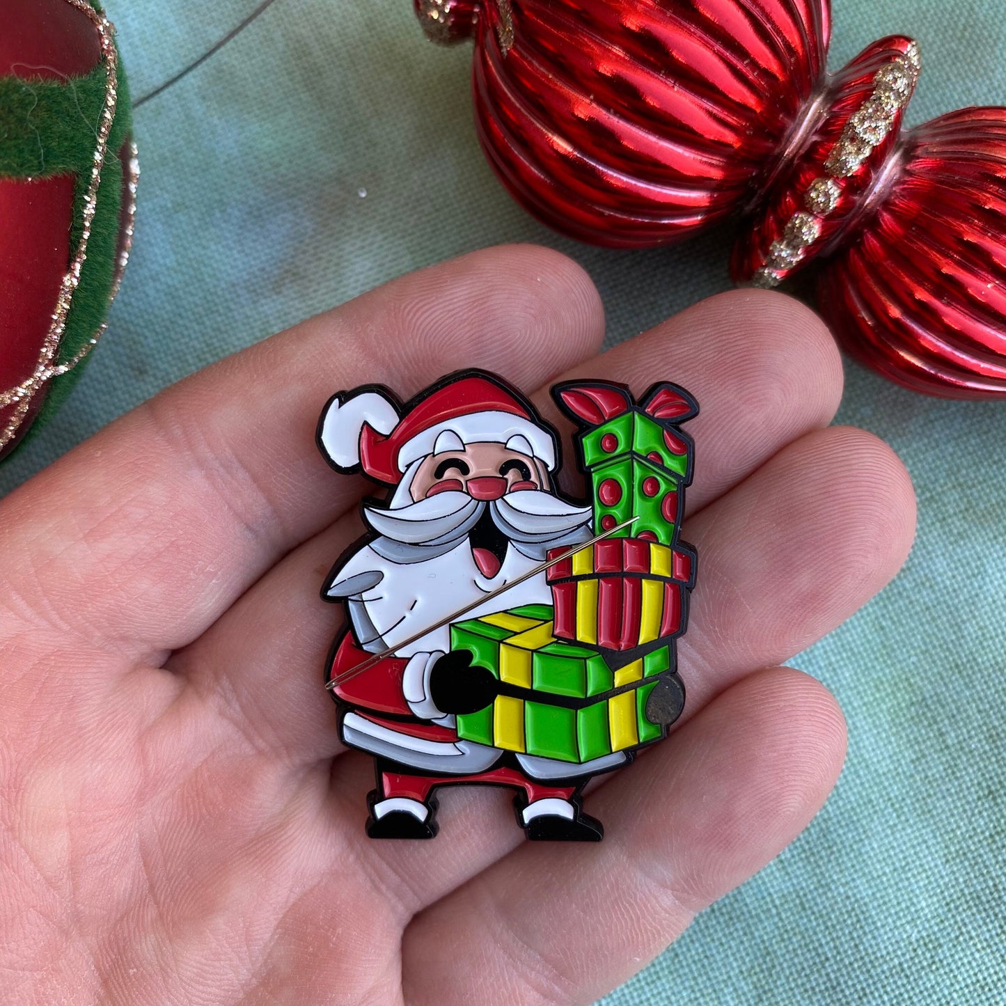 Santa Claus needle minder